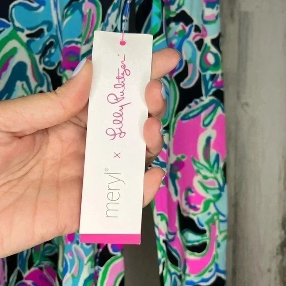 NWT Lilly Pulitzer LilShield UPF 50+ Dress in Let’s Get‎ Wild Print Size XXS - Picture 9 of 12